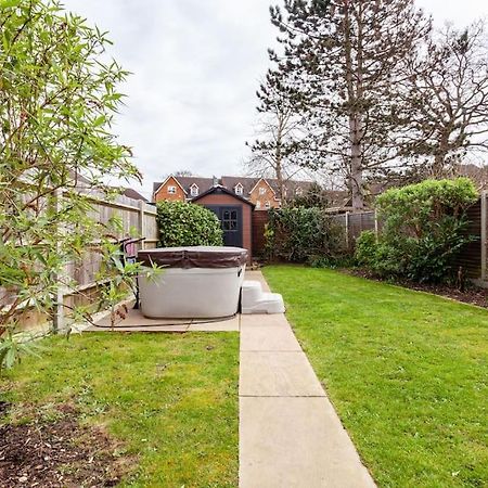 One Bedroom Apartment, Driveway, Bracknell Centre Екстер'єр фото