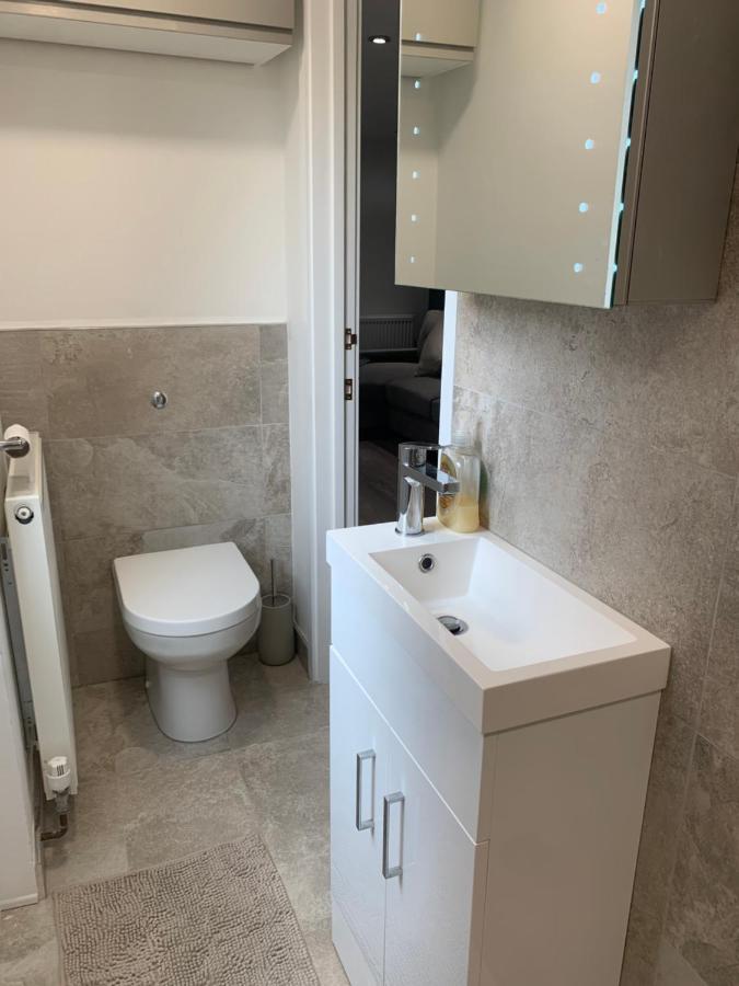 One Bedroom Apartment, Driveway, Bracknell Centre Екстер'єр фото