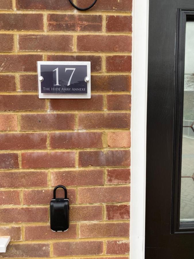 One Bedroom Apartment, Driveway, Bracknell Centre Екстер'єр фото