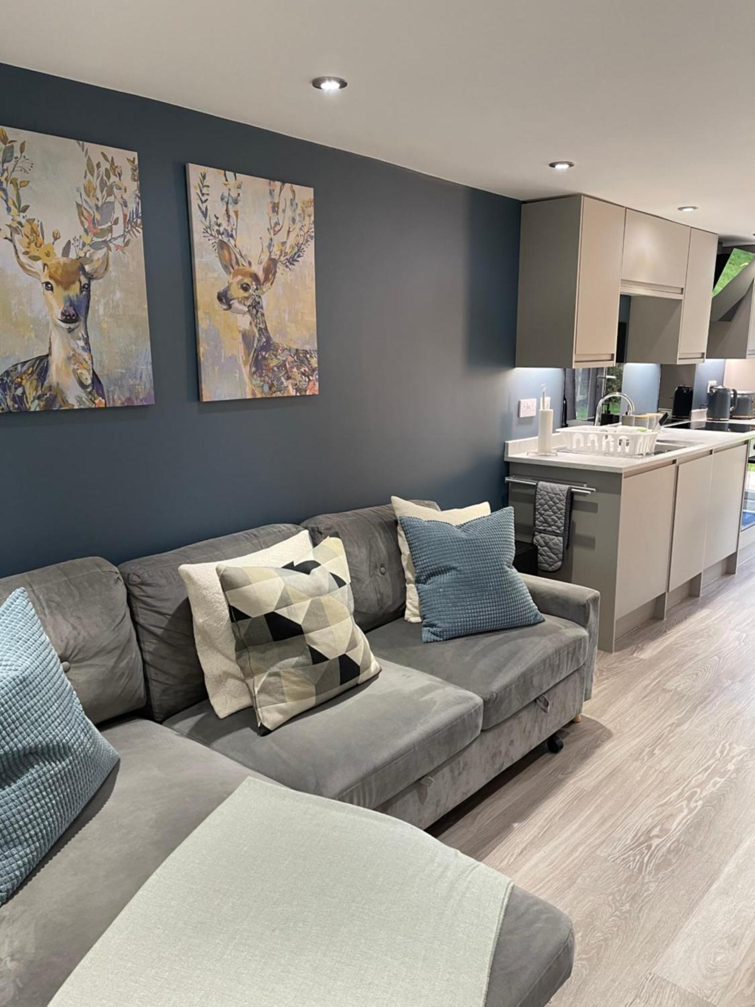 One Bedroom Apartment, Driveway, Bracknell Centre Екстер'єр фото