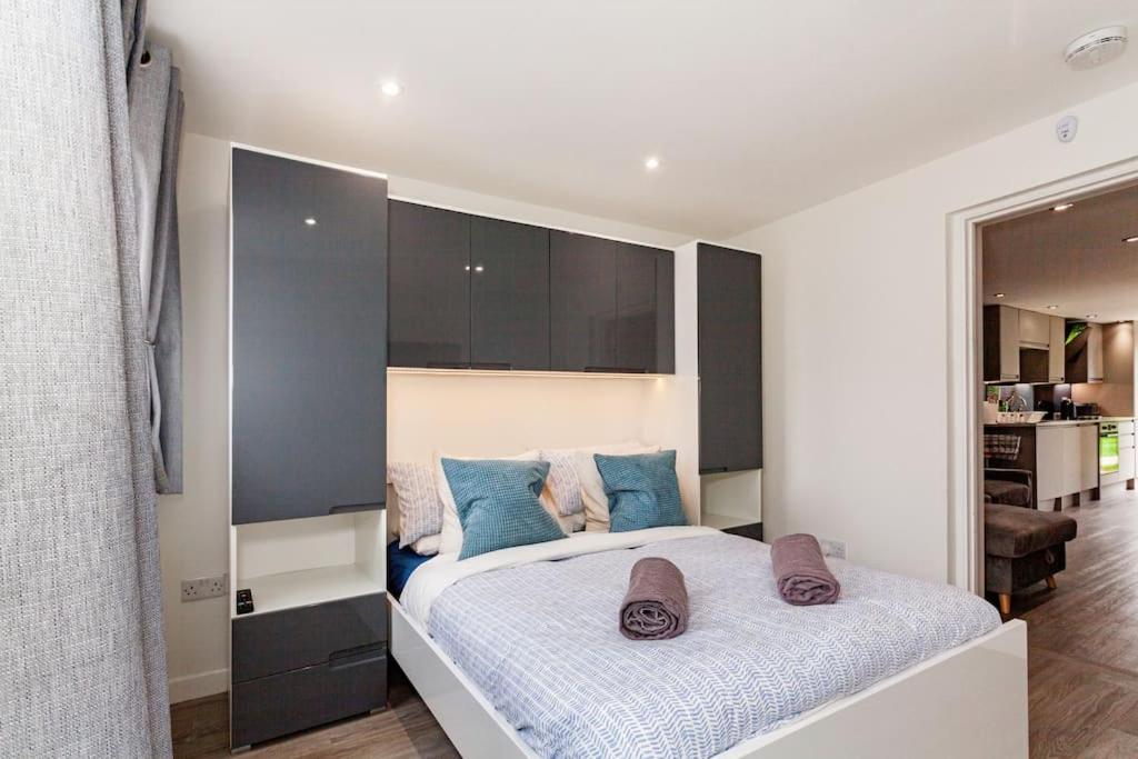One Bedroom Apartment, Driveway, Bracknell Centre Екстер'єр фото