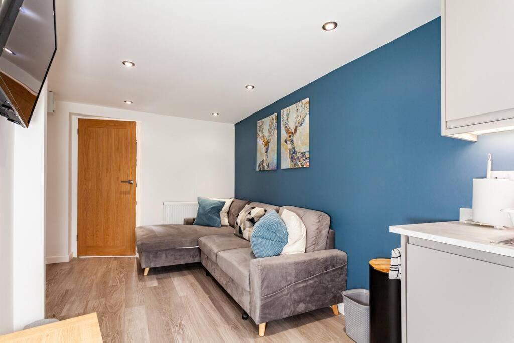 One Bedroom Apartment, Driveway, Bracknell Centre Екстер'єр фото