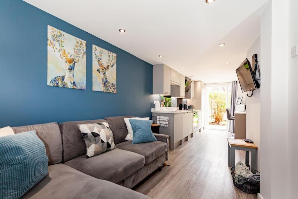 One Bedroom Apartment, Driveway, Bracknell Centre Екстер'єр фото