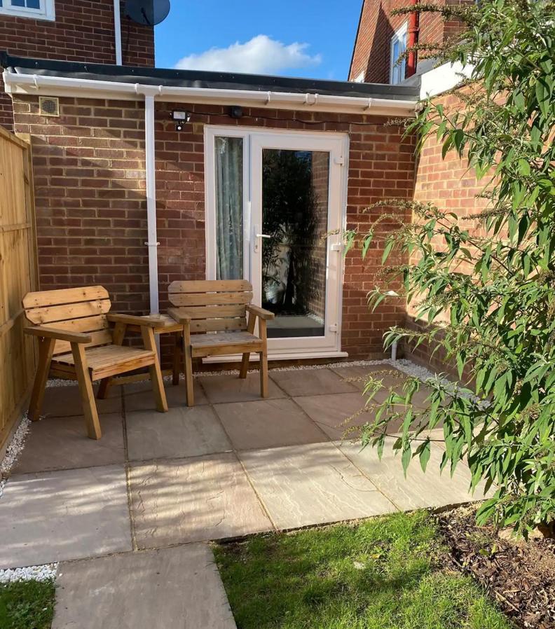 One Bedroom Apartment, Driveway, Bracknell Centre Екстер'єр фото